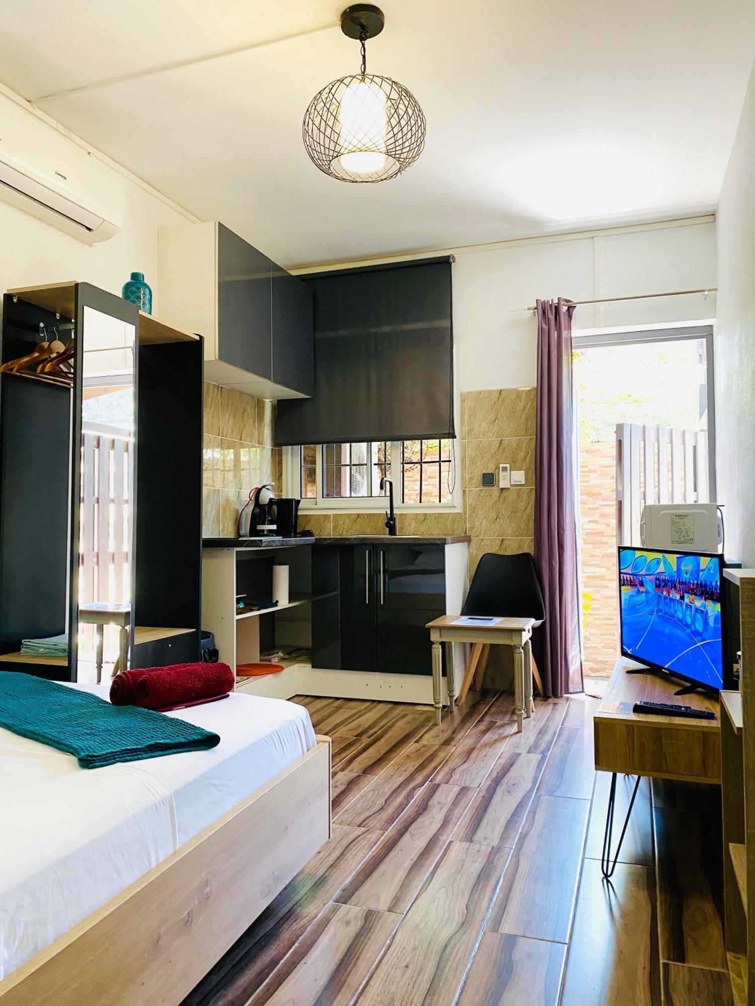 Moya Residence By Md Dzaoudzi Phòng bức ảnh
